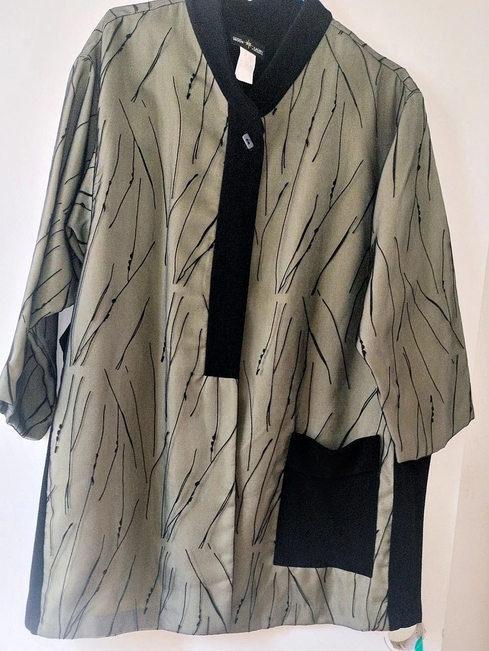 Abstract Midi Jacketand pants in Black and olive green